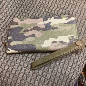 All About the Benjamin wallet with wristlet